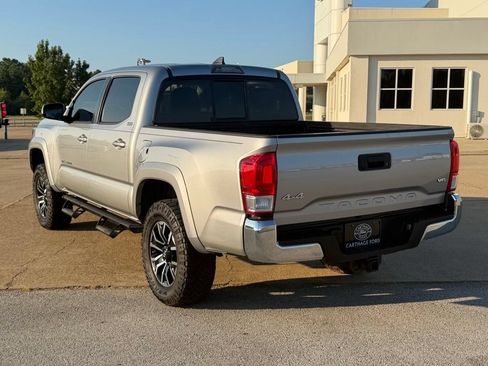 Used 2017 Toyota Tacoma SR5 w/ Tow Package AWD/4WD image 3