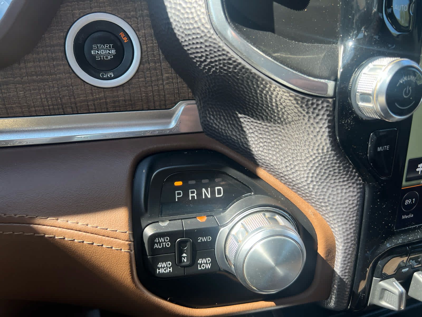 Used 2021 RAM 1500 Limited AWD/4WD image 21