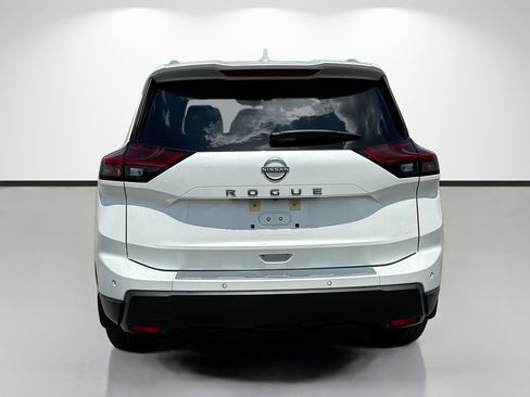 Used 2025 Nissan Rogue SV w/ SV Premium Package FWD image 4