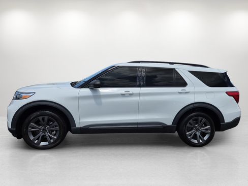 Used 2021 Ford Explorer XLT w/ Equipment Group 202A AWD/4WD image 8