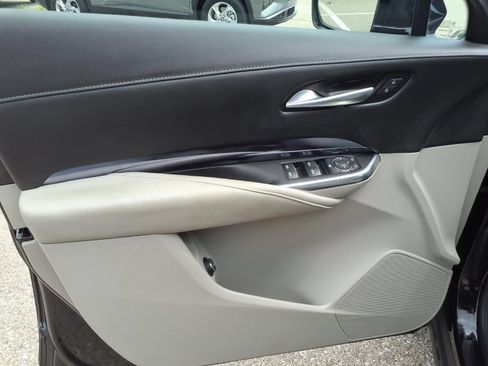 Used 2023 Cadillac XT4 Luxury w/ Cold Weather Package AWD/4WD image 14