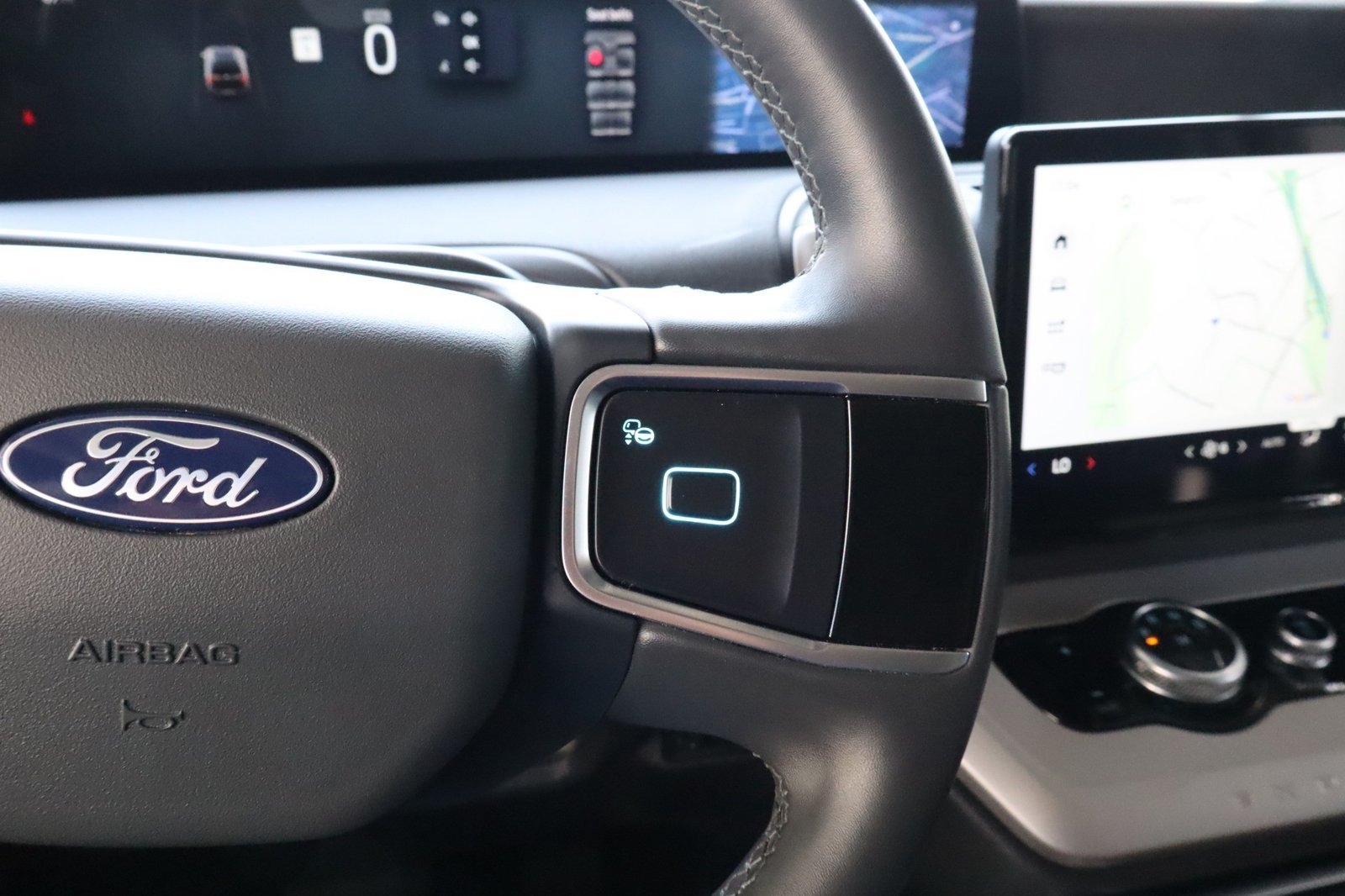 Used 2025 Ford Expedition Active RWD image 26
