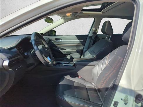 Used 2023 Nissan Altima 2.5 SR w/ SR Premium Package FWD image 17