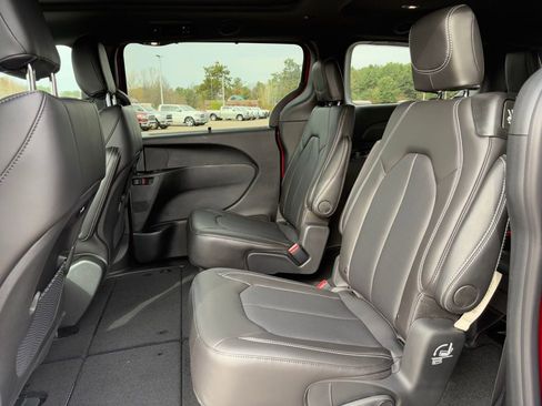 New 2026 Chrysler Pacifica Select image 11