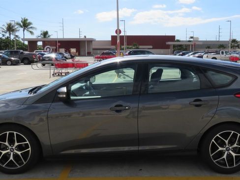 Used 2018 Ford Focus SEL image 2