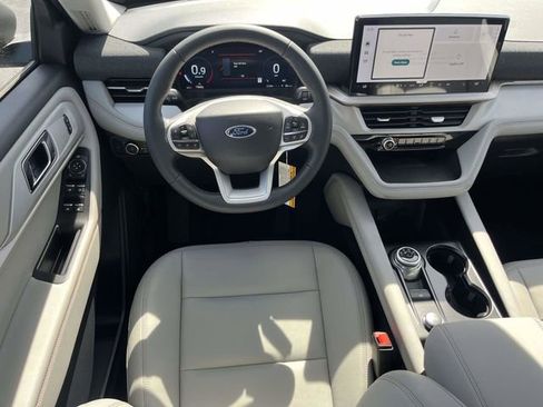 New 2026 Ford Explorer Active w/ Active Comfort Package RWD image 8
