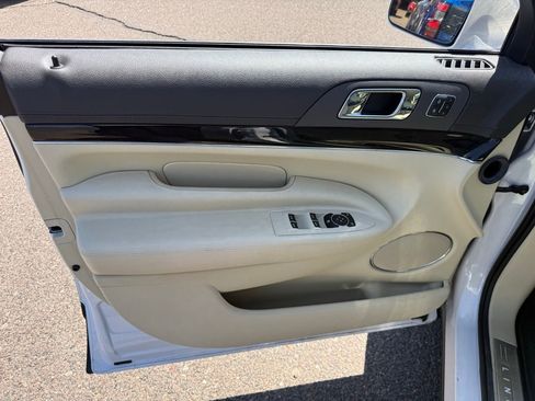 Used 2019 Lincoln MKT AWD image 15