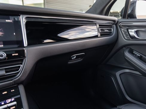 Certified 2026 Porsche Macan AWD/4WD image 33