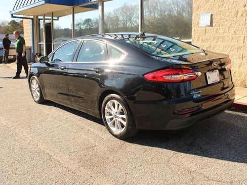 Used 2020 Ford Fusion SE FWD image 6