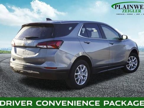 Used 2023 Chevrolet Equinox LT w/ Driver Convenience Package image 3