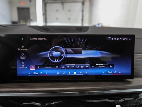 New 2026 BMW X5 xDrive40i w/ M Sport Package AWD/4WD image 18