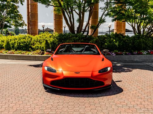Used 2023 Aston Martin V8 Vantage Roadster RWD image 8