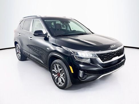 Certified 2023 Kia Seltos SX w/ SX Sunroof Package AWD/4WD image 3