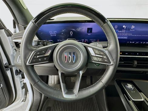 Used 2025 Buick Enclave Avenir image 9