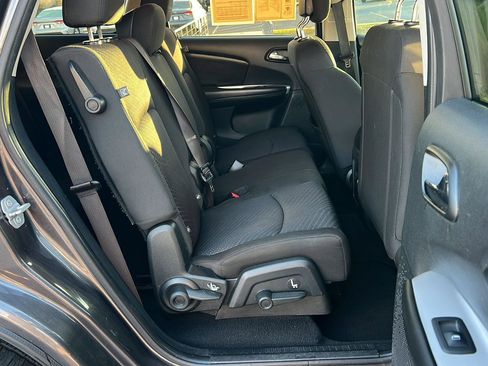 Used 2018 Dodge Journey SE w/ Blacktop Package image 12