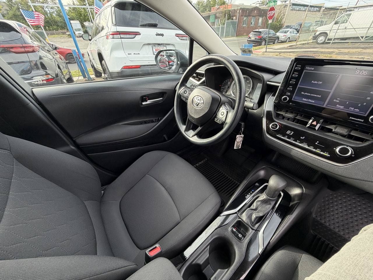 Used 2021 Toyota Corolla LE FWD image 29
