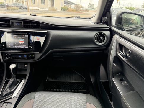 Used 2018 Toyota Corolla LE w/ LE Premium Package w/Moonroof image 25