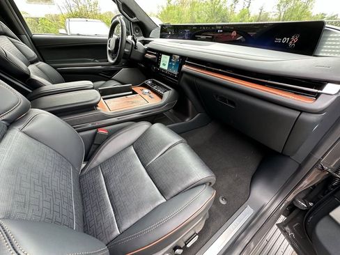 New 2025 Lincoln Navigator Black Label AWD/4WD image 23