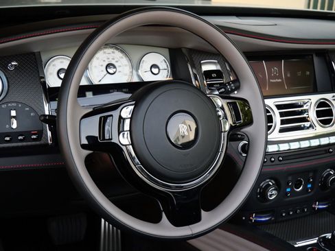 Used 2021 Rolls-Royce Dawn RWD image 16