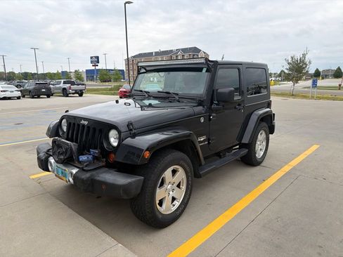 Used 2008 Jeep Wrangler Sahara w/ Dual Top Group AWD/4WD image 2