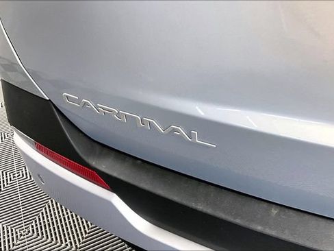 New 2026 Kia Carnival EX FWD image 10