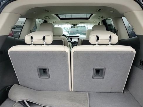 Used 2023 Cadillac XT6 Premium Luxury image 6