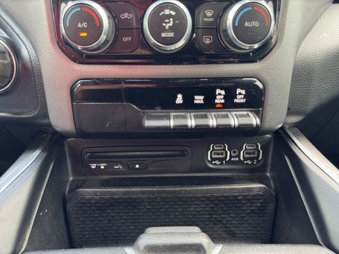 Used 2019 RAM 1500 Big Horn AWD/4WD image 25