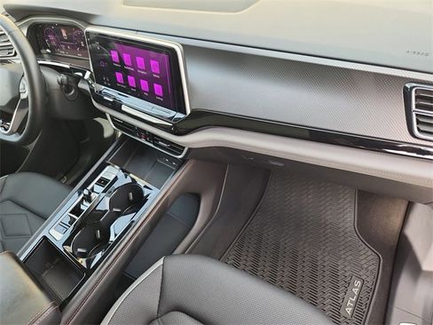 Used 2024 Volkswagen Atlas Peak Edition SE image 28