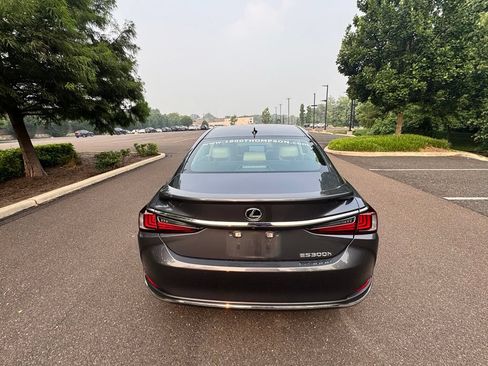 Used 2025 Lexus ES 300h w/ Luxury Package FWD image 8