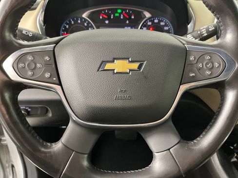 Used 2022 Chevrolet Traverse LT image 16