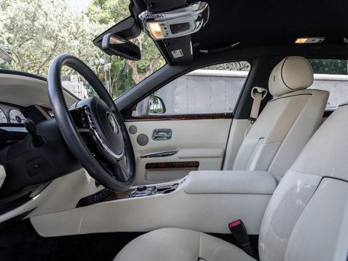 Used 2013 Rolls-Royce Ghost RWD image 14