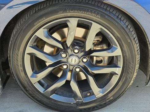 Used 2015 Nissan 370Z Coupe RWD image 25