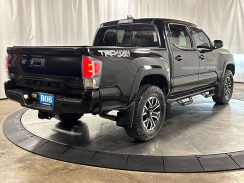 Used 2022 Toyota Tacoma TRD Sport w/ TRD Premium Sport Package AWD/4WD image 8