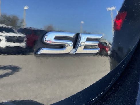 Used 2024 Toyota Camry SE image 10