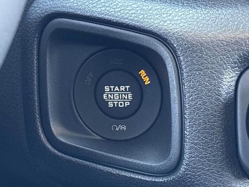 Used 2025 Jeep Gladiator Sport AWD/4WD image 25