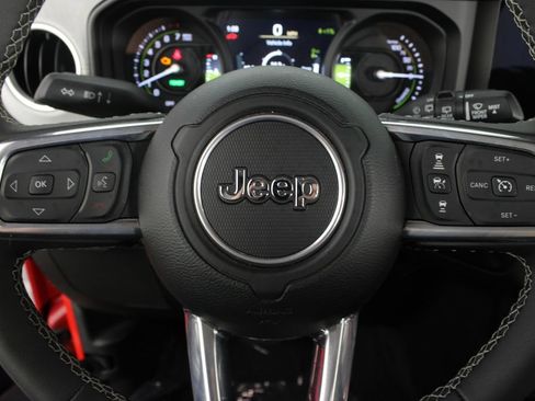 Used 2025 Jeep Wrangler Unlimited Sahara w/ Safety Group AWD/4WD image 12