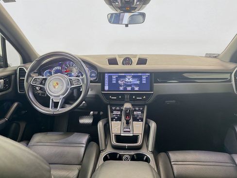 Used 2020 Porsche Cayenne AWD/4WD image 3
