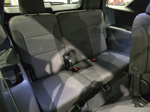 Used 2024 Chevrolet Traverse LT image 12