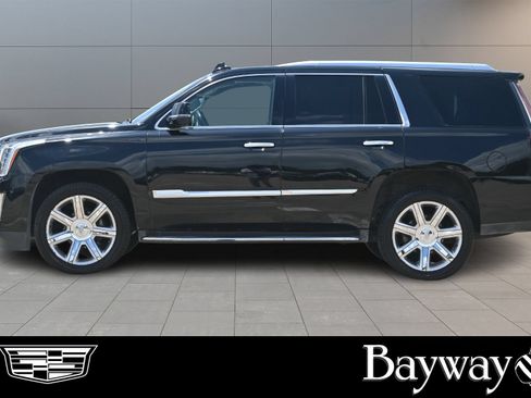 Used 2019 Cadillac Escalade Luxury RWD image 5