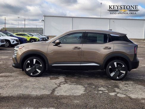 Used 2025 Nissan Kicks SR image 4