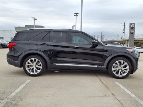 Used 2022 Ford Explorer Platinum w/ Technology Package image 9