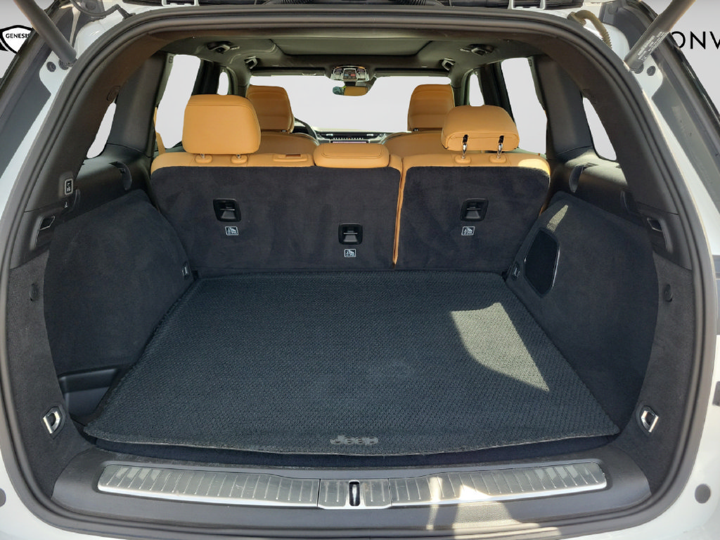 Used 2023 Jeep Grand Cherokee Summit RWD image 7