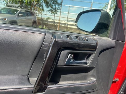 Used 2021 Toyota 4Runner Venture w/ Moonroof Package AWD/4WD image 18
