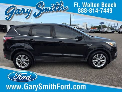 Used 2017 Ford Escape SE FWD image 1