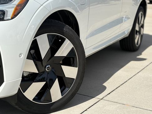 Certified 2024 Volvo XC60 T8 Plus w/ Protection Package Premier image 7