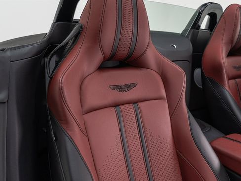 Used 2021 Aston Martin V8 Vantage Roadster RWD image 36