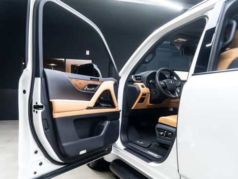 Used 2025 Lexus LX 600 4WD w/ Appearance Package image 23