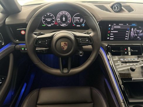 Used 2025 Porsche Panamera 4 image 19