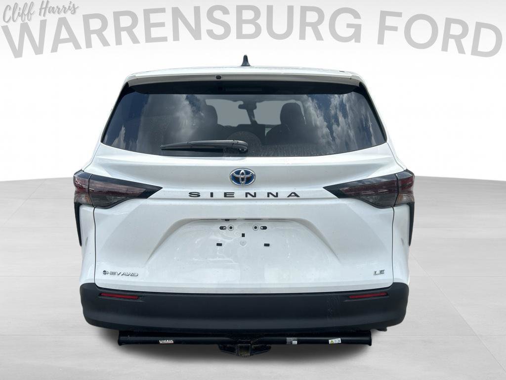 Used 2025 Toyota Sienna LE AWD/4WD image 6