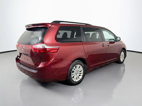 Used 2017 Toyota Sienna XLE w/ XLE Navigation Package FWD image 6